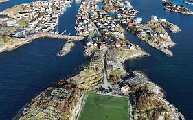 New And Modern Apartment In Henningsvaer