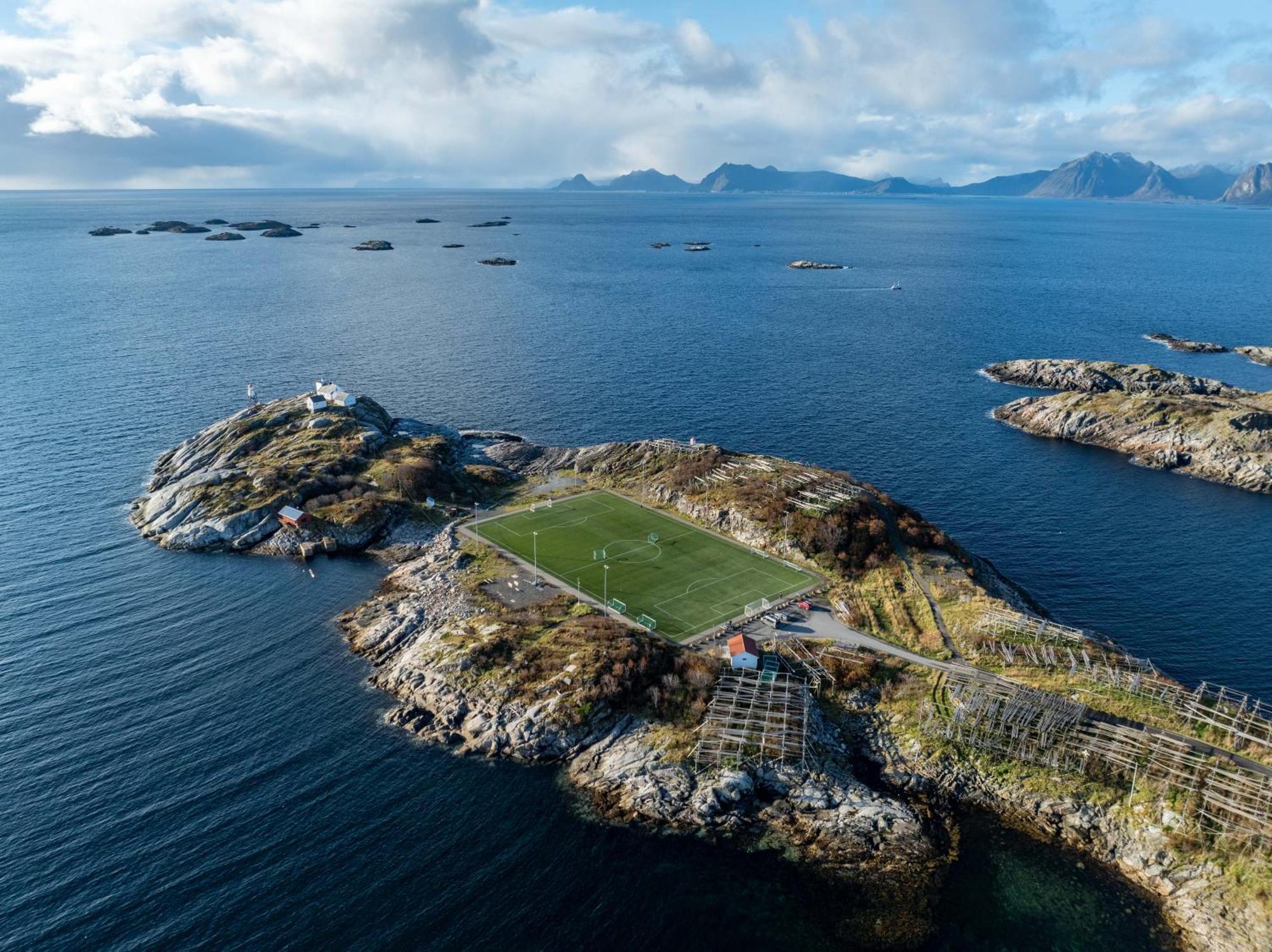 New And Modern Apartment In Henningsvær Buitenkant foto